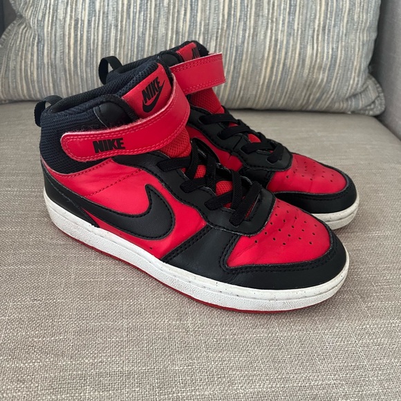 Nike Kids Black and Red High-Top Sneakers mid court 2 - Picture 2 of 6